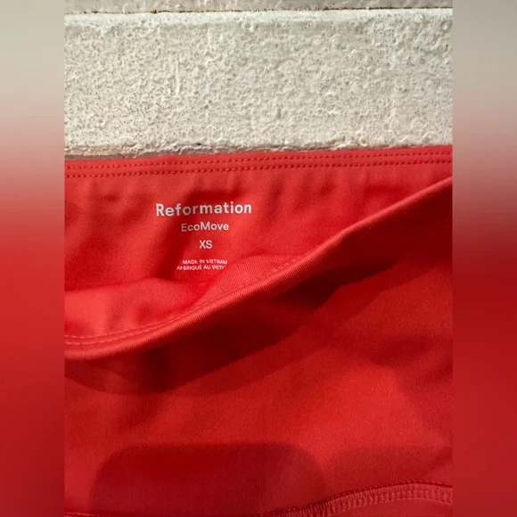 Reformation Ecomove Shorts - Picture 3 of 4